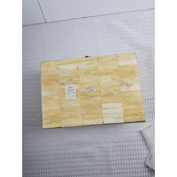 Vintage Carved Bone Hinged Trinket Box - Black Velvet Lined -  Made in India - Picture 11 of 12